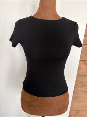 Re Ona Black Short Sleeve Fitted Tee